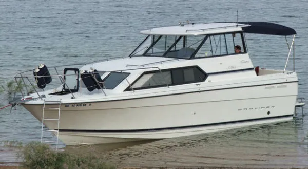 Slide: The Image of Bayliner *2859 Cierra Cabin Cruiser* 2000 - 0