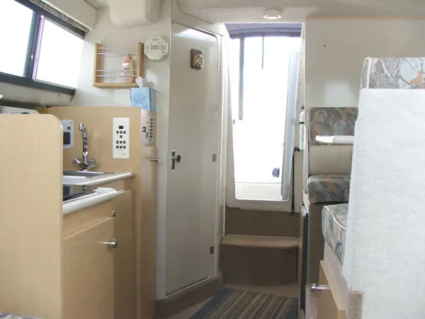 Slide: The Image of Bayliner *2859 Cierra Cabin Cruiser* 2000 - 1