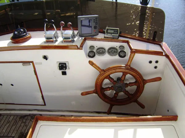 Slide: The Image of Grand Banks 32 Sedan 1980 - 6