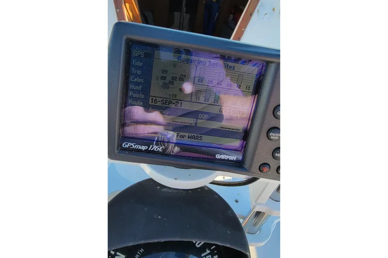 Slide: The Image of Garmin GPSmap 176C on 1993 Catalina 28 sailboat, displaying satellite acquisition. - 9