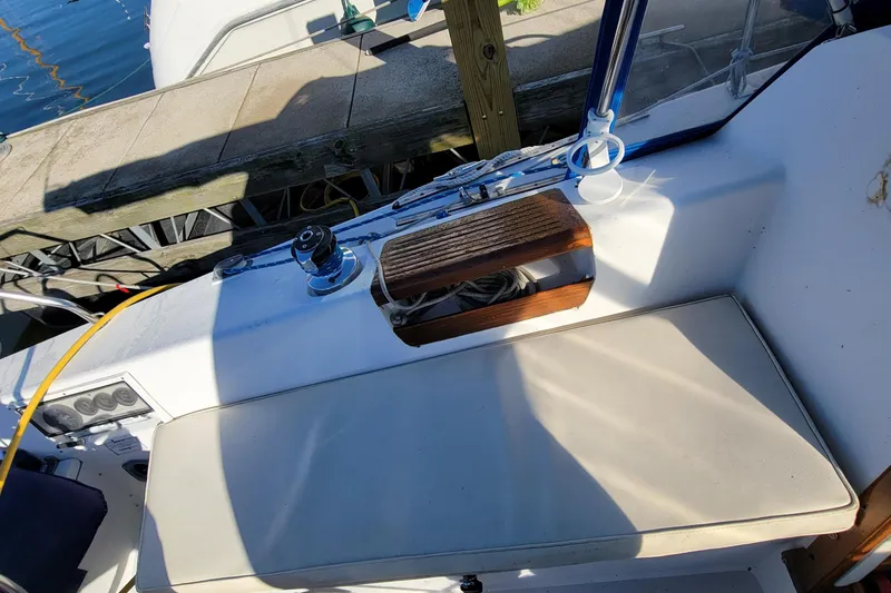 Slide: The Image of Cockpit of 1993 Catalina 28 sailboat with seating and winch, docked by the water. - 27