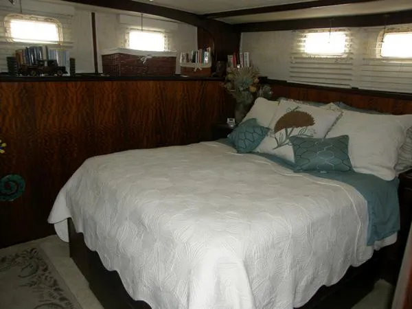 Slide: The Image of Hatteras 53 Aft Cabin Motor Yacht 1973 - 8
