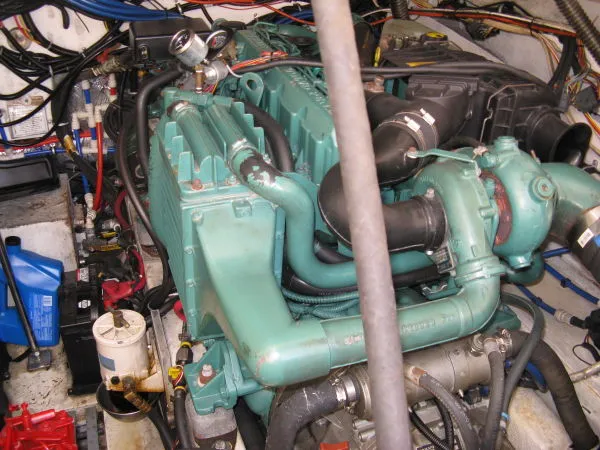 Slide: The Image of Pursuit Offshore 2000 - 10