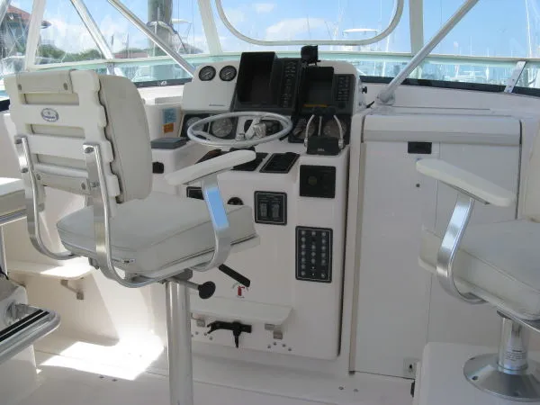 Slide: The Image of Pursuit Offshore 2000 - 2