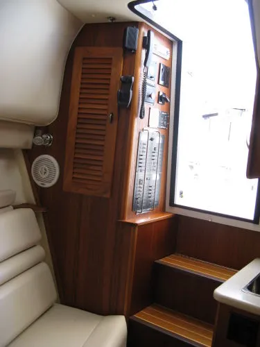 Slide: The Image of Pursuit Offshore 2000 - 5