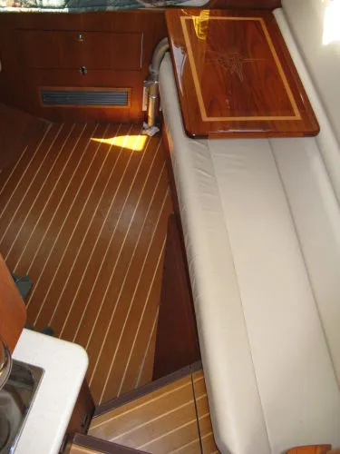 Slide: The Image of Pursuit Offshore 2000 - 7