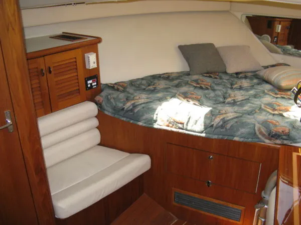 Slide: The Image of Pursuit Offshore 2000 - 8