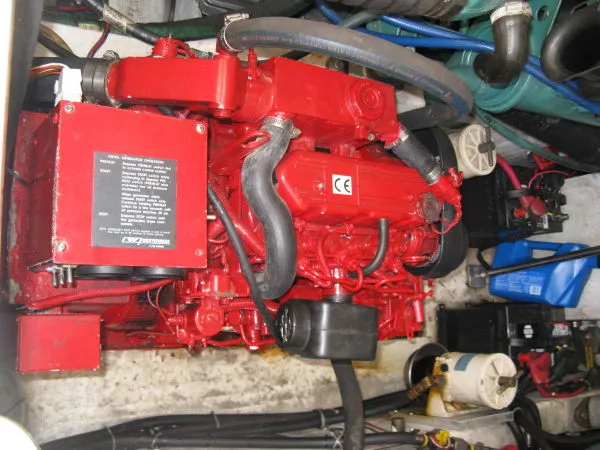 Slide: The Image of Pursuit Offshore 2000 - 9
