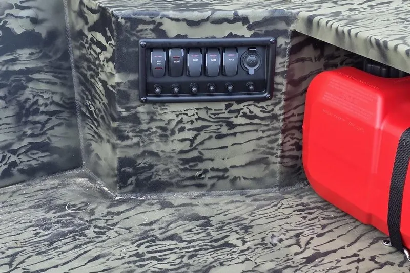 Slide: The Image of Control panel and red fuel tank on 2026 Tracker Grizzly 1650 T Prairie Wings Edition boat. - 10