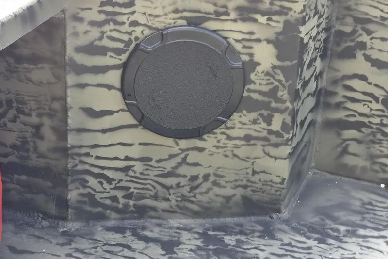 Slide: The Image of Camouflage interior of 2026 Tracker Grizzly 1650 T Prairie Wings Edition boat. - 19