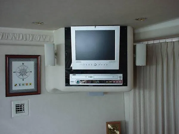 Slide: The Image of Sea Ray 400 Sedan Bridge 1997 - 10