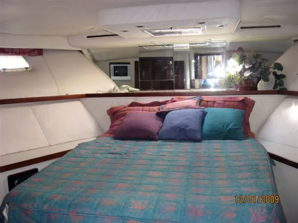 Slide: The Image of Hatteras *65 Convertible* 1989 - 5