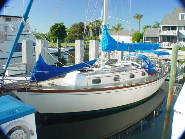 Slide: The Image of Cape Dory Cutter 1984 - 0