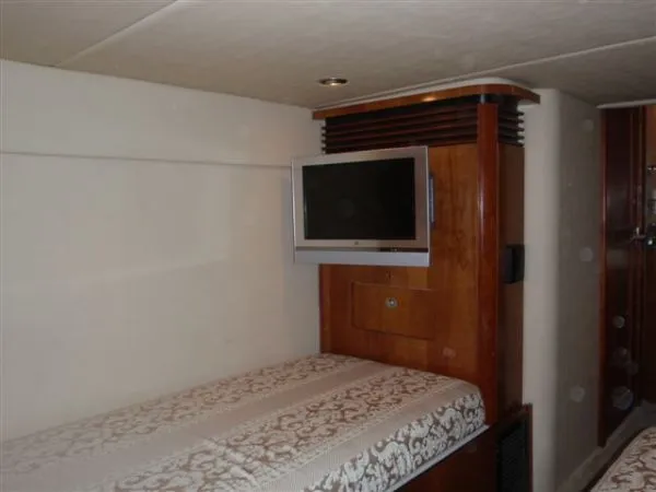 Slide: The Image of Sea Ray *48 Sundancer* 2005 - 11