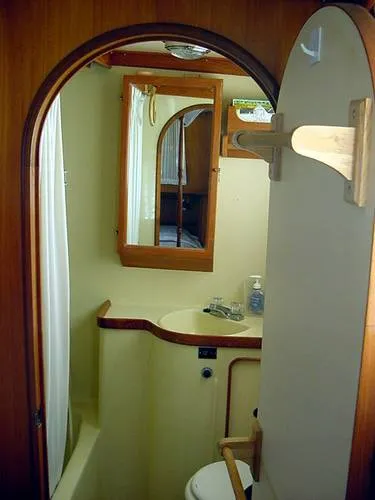 Slide: The Image of Albin MOTOR YACHT 1985 - 2