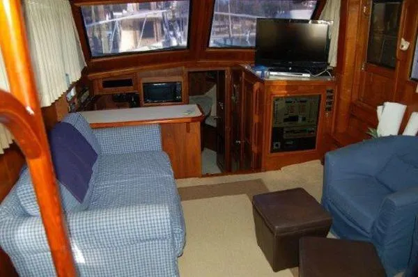 Slide: The Image of Californian 43 COCKPIT MOTORYACHT 1985 - 1