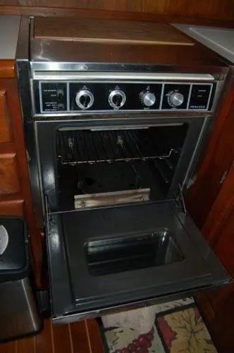 Slide: The Image of Californian 43 COCKPIT MOTORYACHT 1985 - 9