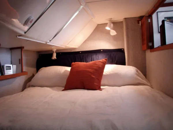 Slide: The Image of Endeavour 36 Trawler Cat 2000 - 6