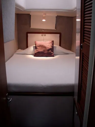 Slide: The Image of Endeavour 36 Trawler Cat 2000 - 7