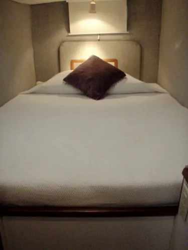 Slide: The Image of Endeavour 36 Trawler Cat 2000 - 8
