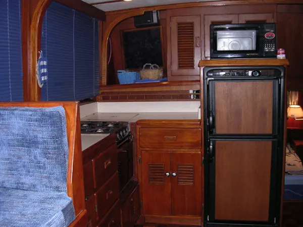Slide: The Image of Marine Trader *44 Tri Cabin* 1982 - 3