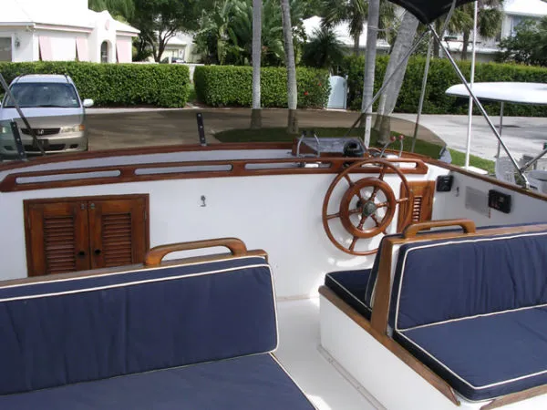 Slide: The Image of Marine Trader *44 Tri Cabin* 1982 - 4