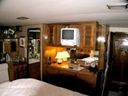 Slide: The Image of Vantare COCKPIT MOTOR YACHT 1988 - 2