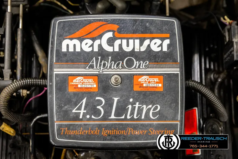 Slide: The Image of MerCruiser Alpha One 4.3 Litre engine with Thunderbolt Ignition, 1988 Celebrity 180 V. - 20