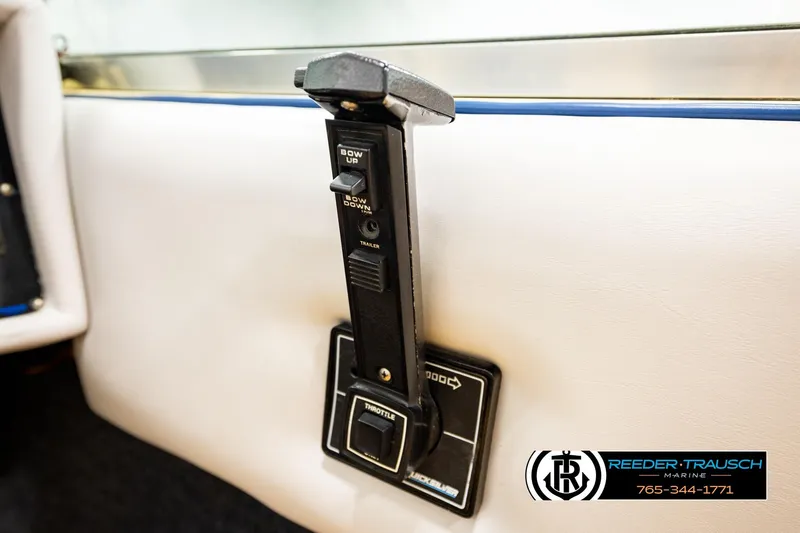 Slide: The Image of 1988 Celebrity 180 V throttle control with bow adjustment, Reeder-Trausch Marine branding. - 31