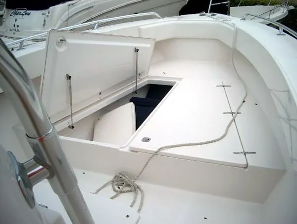 Slide: The Image of Venture 34 Center Console 2004 - 3