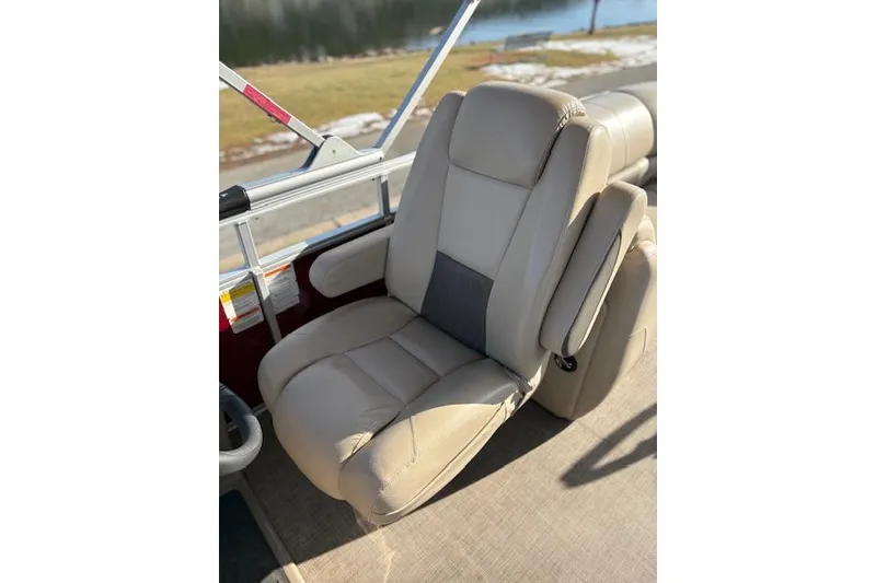Slide: The Image of Luxurious seating on 2023 Sun Tracker Party Barge 22 DLX pontoon boat. - 24