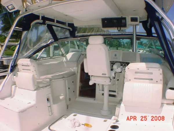 Slide: The Image of Boston Whaler 340 Defiance 2000 - 4