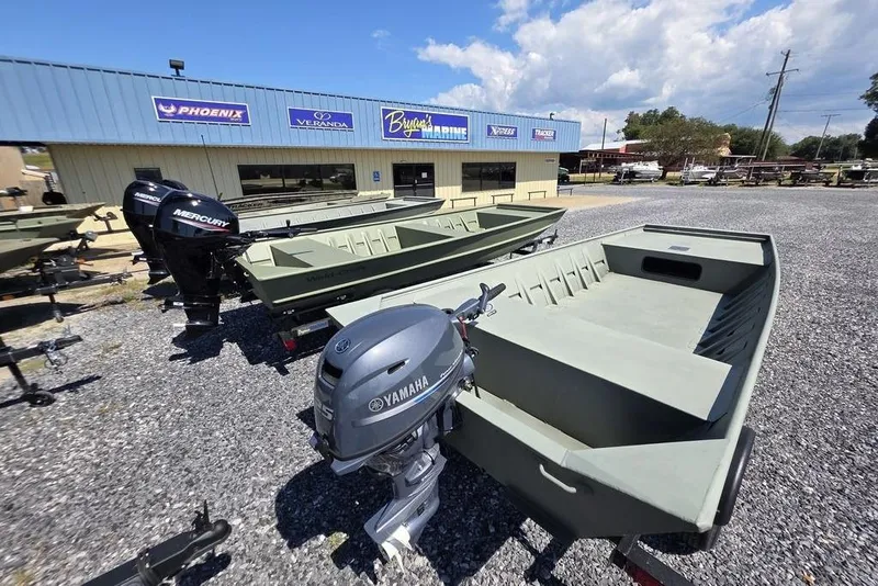 Slide: The Image of 2025 Weldcraft 1652-RL boats with Yamaha and Mercury engines at a dealership. - 9