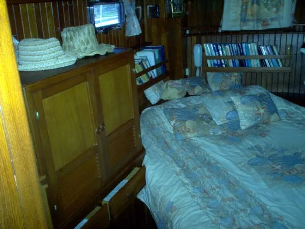 Slide: The Image of Senator Sundeck Trawler 1985 - 9