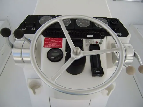 Slide: The Image of Luhrs *380 Open* 1998 - 8