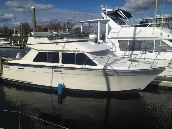 Slide: The Image of Tollycraft 30 Sport Cruiser 1989 - 1
