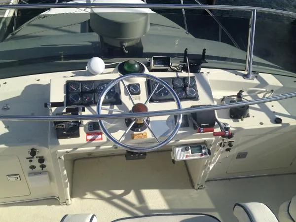 Slide: The Image of Tollycraft 30 Sport Cruiser 1989 - 3