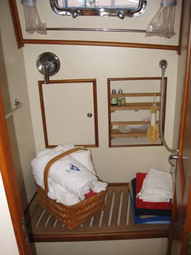 Slide: The Image of Grand Banks Eastbay Flybridge Sedan 2004 - 8