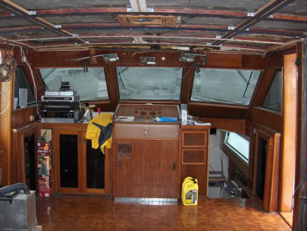 Slide: The Image of Hatteras Flybridge MY 1980 - 1