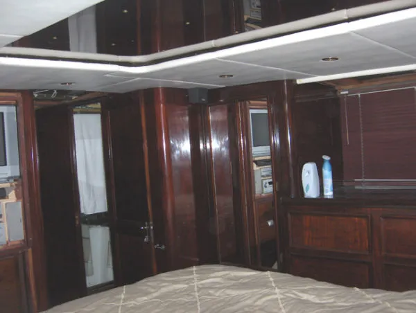 Slide: The Image of Hatteras Flybridge MY 1980 - 3