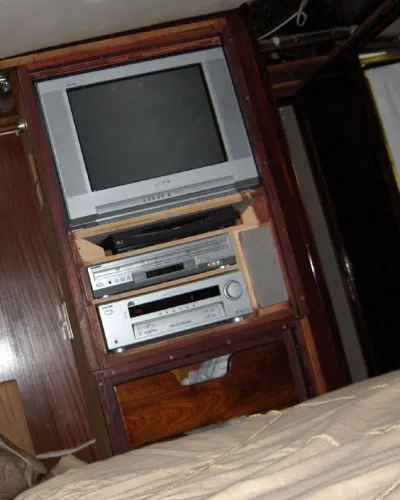 Slide: The Image of Hatteras Flybridge MY 1980 - 4
