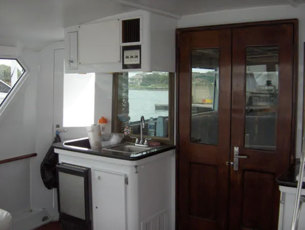 Slide: The Image of Hatteras Flybridge MY 1980 - 7
