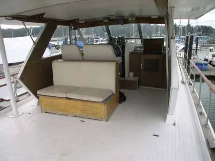 Slide: The Image of Chris-Craft Commander 1968 - 8