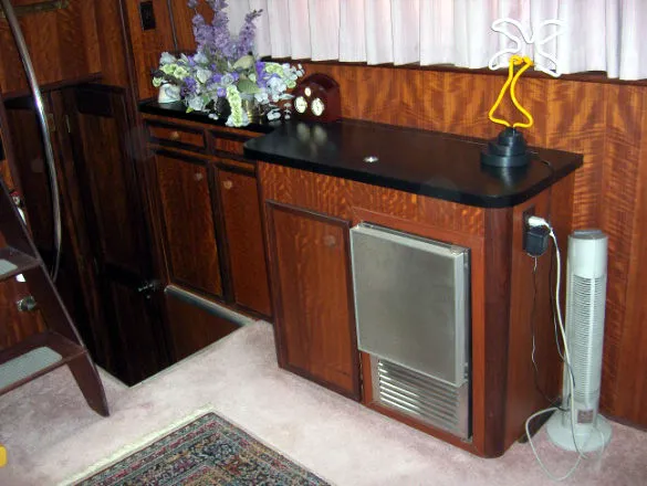 Slide: The Image of Hatteras Double Cabin 1973 - 3