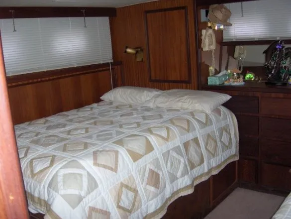 Slide: The Image of Hatteras Double Cabin 1973 - 6