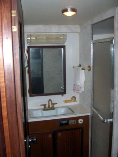 Slide: The Image of Hatteras Double Cabin 1973 - 7