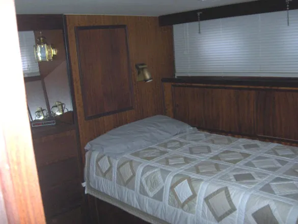 Slide: The Image of Hatteras Double Cabin 1973 - 8