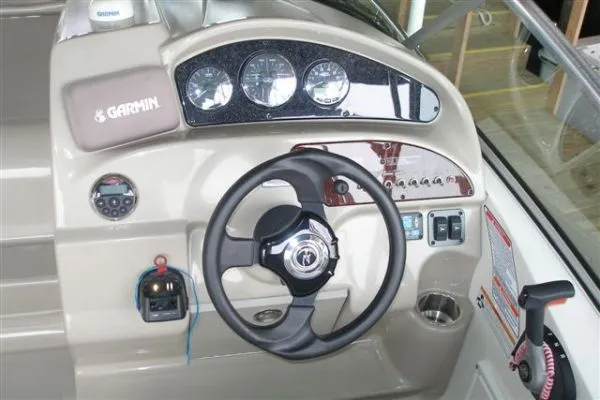 Slide: The Image of Sea Ray *240 Sundancer* 2006 - 3