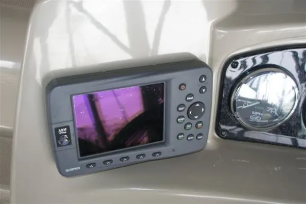Slide: The Image of Sea Ray *240 Sundancer* 2006 - 4