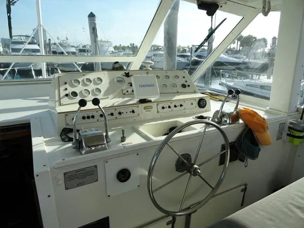 Slide: The Image of Bertram Flybridge MY 1975 - 10